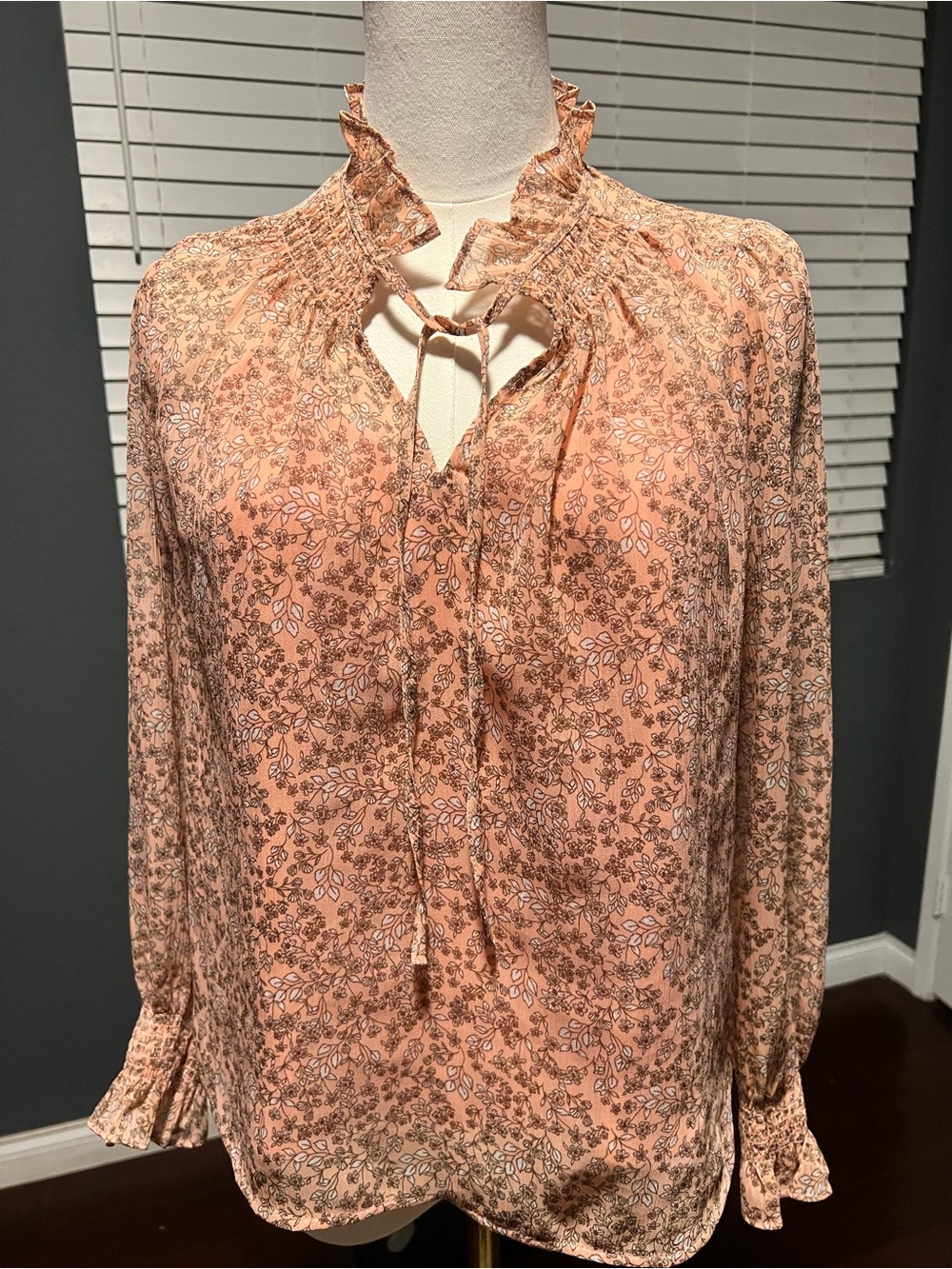 LOFT Womens Peach Floral Tie-Neck Long Sleeve Blouse. Size XS